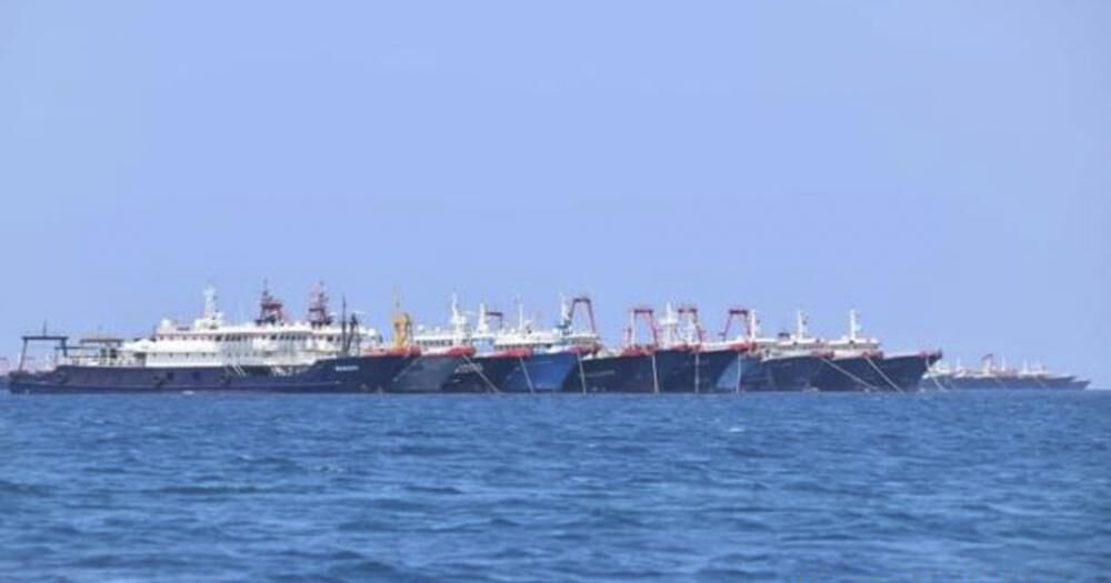 Chinese vessels at Whitsun Reef, South China Sea
